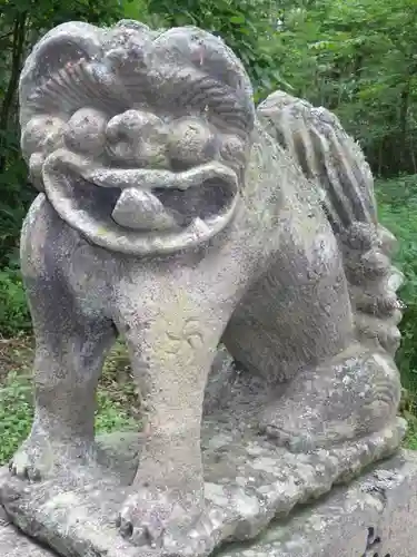 上芭露神社の狛犬