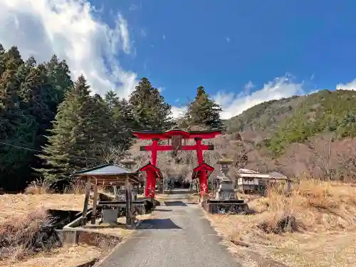 高尾穂見神社の鳥居