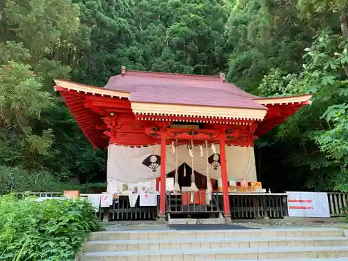 御座石神社の本殿・本堂