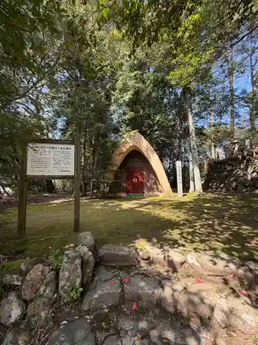 玉作湯神社の{uncategorized: "未分類", other: "その他", undefined: "問題あり", building: "その他建物", grave: "お墓", sacred_gate: "鳥居", guardian: "狛犬", statue: "像", buddha: "仏像", history: "歴史", nature: "自然", garden: "庭園", animal: "動物", pagoda: "塔", temizu: "手水舎", mountain_gate: "山門・神門", sanctuary: "本殿・本堂", subordinate: "末社・摂社", art: "芸術", scenery: "景色", jizo: "地蔵", ema: "絵馬", goshuin: "御朱印", omikuji: "おみくじ", items: "授与品その他", amulet: "お守り", goshuincho: "御朱印帳", eats: "食事", festival: "お祭り", votive_dance: "神楽", shichigosan: "七五三参", wedding: "結婚式", experience: "体験その他", initially: "初詣", around: "周辺", anti_infection: "感染症対策"}