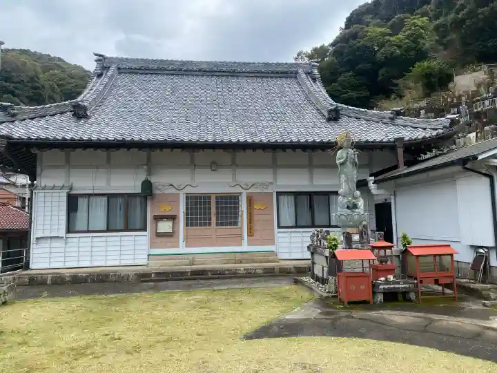 海恵寺の{uncategorized: "未分類", other: "その他", undefined: "問題あり", building: "その他建物", grave: "お墓", sacred_gate: "鳥居", guardian: "狛犬", statue: "像", buddha: "仏像", history: "歴史", nature: "自然", garden: "庭園", animal: "動物", pagoda: "塔", temizu: "手水舎", mountain_gate: "山門・神門", sanctuary: "本殿・本堂", subordinate: "末社・摂社", art: "芸術", scenery: "景色", jizo: "地蔵", ema: "絵馬", goshuin: "御朱印", omikuji: "おみくじ", items: "授与品その他", amulet: "お守り", goshuincho: "御朱印帳", eats: "食事", festival: "お祭り", votive_dance: "神楽", shichigosan: "七五三参", wedding: "結婚式", experience: "体験その他", initially: "初詣", around: "周辺", anti_infection: "感染症対策"}