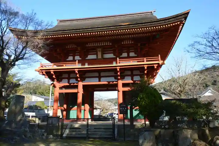 瀧山寺の山門・神門