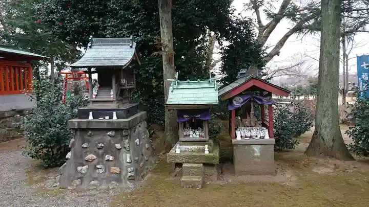 尾曳稲荷神社の末社・摂社