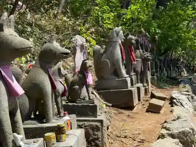 高山稲荷神社の{uncategorized: "未分類", other: "その他", undefined: "問題あり", building: "その他建物", grave: "お墓", sacred_gate: "鳥居", guardian: "狛犬", statue: "像", buddha: "仏像", history: "歴史", nature: "自然", garden: "庭園", animal: "動物", pagoda: "塔", temizu: "手水舎", mountain_gate: "山門・神門", sanctuary: "本殿・本堂", subordinate: "末社・摂社", art: "芸術", scenery: "景色", jizo: "地蔵", ema: "絵馬", goshuin: "御朱印", omikuji: "おみくじ", items: "授与品その他", amulet: "お守り", goshuincho: "御朱印帳", eats: "食事", festival: "お祭り", votive_dance: "神楽", shichigosan: "七五三参", wedding: "結婚式", experience: "体験その他", initially: "初詣", around: "周辺", anti_infection: "感染症対策"}
