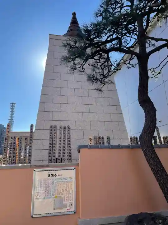 常楽寺の{uncategorized: "未分類", other: "その他", undefined: "問題あり", building: "その他建物", grave: "お墓", sacred_gate: "鳥居", guardian: "狛犬", statue: "像", buddha: "仏像", history: "歴史", nature: "自然", garden: "庭園", animal: "動物", pagoda: "塔", temizu: "手水舎", mountain_gate: "山門・神門", sanctuary: "本殿・本堂", subordinate: "末社・摂社", art: "芸術", scenery: "景色", jizo: "地蔵", ema: "絵馬", goshuin: "御朱印", omikuji: "おみくじ", items: "授与品その他", amulet: "お守り", goshuincho: "御朱印帳", eats: "食事", festival: "お祭り", votive_dance: "神楽", shichigosan: "七五三参", wedding: "結婚式", experience: "体験その他", initially: "初詣", around: "周辺", anti_infection: "感染症対策"}