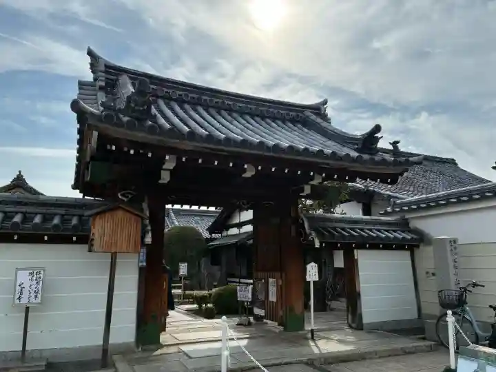光清寺の{uncategorized: "未分類", other: "その他", undefined: "問題あり", building: "その他建物", grave: "お墓", sacred_gate: "鳥居", guardian: "狛犬", statue: "像", buddha: "仏像", history: "歴史", nature: "自然", garden: "庭園", animal: "動物", pagoda: "塔", temizu: "手水舎", mountain_gate: "山門・神門", sanctuary: "本殿・本堂", subordinate: "末社・摂社", art: "芸術", scenery: "景色", jizo: "地蔵", ema: "絵馬", goshuin: "御朱印", omikuji: "おみくじ", items: "授与品その他", amulet: "お守り", goshuincho: "御朱印帳", eats: "食事", festival: "お祭り", votive_dance: "神楽", shichigosan: "七五三参", wedding: "結婚式", experience: "体験その他", initially: "初詣", around: "周辺", anti_infection: "感染症対策"}