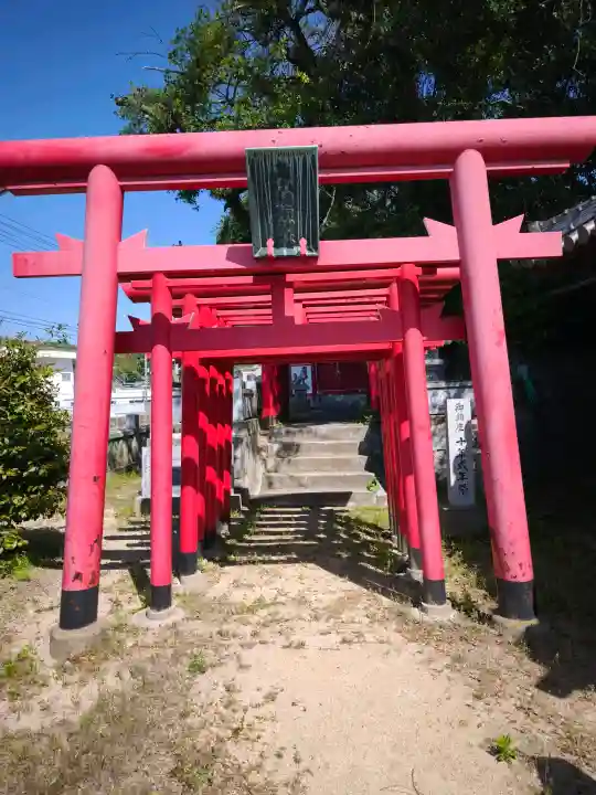 龍神社の{uncategorized: "未分類", other: "その他", undefined: "問題あり", building: "その他建物", grave: "お墓", sacred_gate: "鳥居", guardian: "狛犬", statue: "像", buddha: "仏像", history: "歴史", nature: "自然", garden: "庭園", animal: "動物", pagoda: "塔", temizu: "手水舎", mountain_gate: "山門・神門", sanctuary: "本殿・本堂", subordinate: "末社・摂社", art: "芸術", scenery: "景色", jizo: "地蔵", ema: "絵馬", goshuin: "御朱印", omikuji: "おみくじ", items: "授与品その他", amulet: "お守り", goshuincho: "御朱印帳", eats: "食事", festival: "お祭り", votive_dance: "神楽", shichigosan: "七五三参", wedding: "結婚式", experience: "体験その他", initially: "初詣", around: "周辺", anti_infection: "感染症対策"}