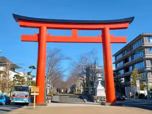 鶴岡八幡宮の{uncategorized: "未分類", other: "その他", undefined: "問題あり", building: "その他建物", grave: "お墓", sacred_gate: "鳥居", guardian: "狛犬", statue: "像", buddha: "仏像", history: "歴史", nature: "自然", garden: "庭園", animal: "動物", pagoda: "塔", temizu: "手水舎", mountain_gate: "山門・神門", sanctuary: "本殿・本堂", subordinate: "末社・摂社", art: "芸術", scenery: "景色", jizo: "地蔵", ema: "絵馬", goshuin: "御朱印", omikuji: "おみくじ", items: "授与品その他", amulet: "お守り", goshuincho: "御朱印帳", eats: "食事", festival: "お祭り", votive_dance: "神楽", shichigosan: "七五三参", wedding: "結婚式", experience: "体験その他", initially: "初詣", around: "周辺", anti_infection: "感染症対策"}
