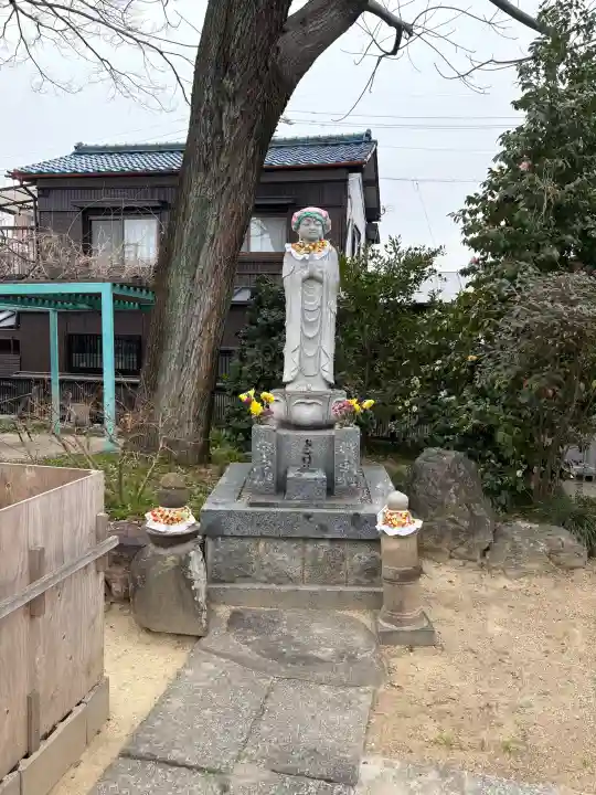 芳珠寺の{uncategorized: "未分類", other: "その他", undefined: "問題あり", building: "その他建物", grave: "お墓", sacred_gate: "鳥居", guardian: "狛犬", statue: "像", buddha: "仏像", history: "歴史", nature: "自然", garden: "庭園", animal: "動物", pagoda: "塔", temizu: "手水舎", mountain_gate: "山門・神門", sanctuary: "本殿・本堂", subordinate: "末社・摂社", art: "芸術", scenery: "景色", jizo: "地蔵", ema: "絵馬", goshuin: "御朱印", omikuji: "おみくじ", items: "授与品その他", amulet: "お守り", goshuincho: "御朱印帳", eats: "食事", festival: "お祭り", votive_dance: "神楽", shichigosan: "七五三参", wedding: "結婚式", experience: "体験その他", initially: "初詣", around: "周辺", anti_infection: "感染症対策"}