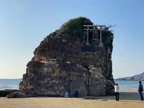 稲佐の浜　弁天島の景色