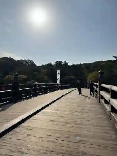 伊勢神宮内宮（皇大神宮）の{uncategorized: "未分類", other: "その他", undefined: "問題あり", building: "その他建物", grave: "お墓", sacred_gate: "鳥居", guardian: "狛犬", statue: "像", buddha: "仏像", history: "歴史", nature: "自然", garden: "庭園", animal: "動物", pagoda: "塔", temizu: "手水舎", mountain_gate: "山門・神門", sanctuary: "本殿・本堂", subordinate: "末社・摂社", art: "芸術", scenery: "景色", jizo: "地蔵", ema: "絵馬", goshuin: "御朱印", omikuji: "おみくじ", items: "授与品その他", amulet: "お守り", goshuincho: "御朱印帳", eats: "食事", festival: "お祭り", votive_dance: "神楽", shichigosan: "七五三参", wedding: "結婚式", experience: "体験その他", initially: "初詣", around: "周辺", anti_infection: "感染症対策"}