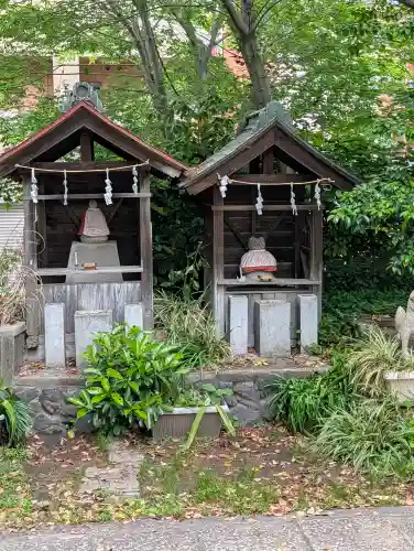 産湯稲荷神社の{uncategorized: "未分類", other: "その他", undefined: "問題あり", building: "その他建物", grave: "お墓", sacred_gate: "鳥居", guardian: "狛犬", statue: "像", buddha: "仏像", history: "歴史", nature: "自然", garden: "庭園", animal: "動物", pagoda: "塔", temizu: "手水舎", mountain_gate: "山門・神門", sanctuary: "本殿・本堂", subordinate: "末社・摂社", art: "芸術", scenery: "景色", jizo: "地蔵", ema: "絵馬", goshuin: "御朱印", omikuji: "おみくじ", items: "授与品その他", amulet: "お守り", goshuincho: "御朱印帳", eats: "食事", festival: "お祭り", votive_dance: "神楽", shichigosan: "七五三参", wedding: "結婚式", experience: "体験その他", initially: "初詣", around: "周辺", anti_infection: "感染症対策"}