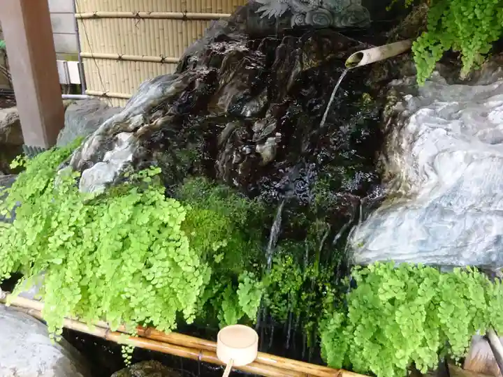 馬橋稲荷神社の手水舎