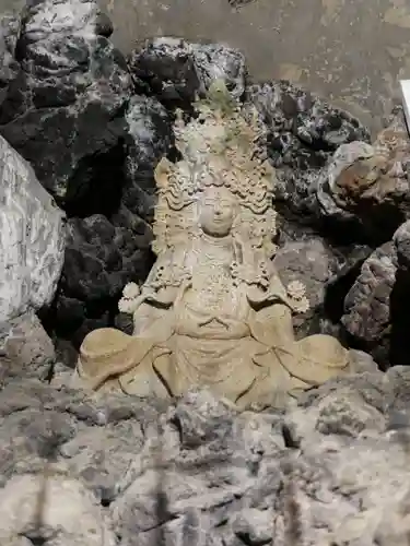 洞窟観音・徳明園・山徳記念館の仏像