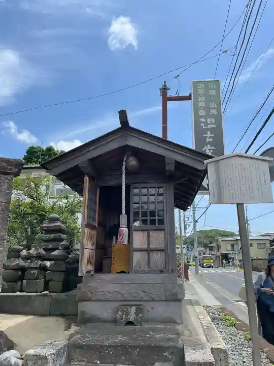 別願寺の{uncategorized: "未分類", other: "その他", undefined: "問題あり", building: "その他建物", grave: "お墓", sacred_gate: "鳥居", guardian: "狛犬", statue: "像", buddha: "仏像", history: "歴史", nature: "自然", garden: "庭園", animal: "動物", pagoda: "塔", temizu: "手水舎", mountain_gate: "山門・神門", sanctuary: "本殿・本堂", subordinate: "末社・摂社", art: "芸術", scenery: "景色", jizo: "地蔵", ema: "絵馬", goshuin: "御朱印", omikuji: "おみくじ", items: "授与品その他", amulet: "お守り", goshuincho: "御朱印帳", eats: "食事", festival: "お祭り", votive_dance: "神楽", shichigosan: "七五三参", wedding: "結婚式", experience: "体験その他", initially: "初詣", around: "周辺", anti_infection: "感染症対策"}