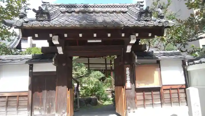 勝円寺(勝圓寺)の山門・神門