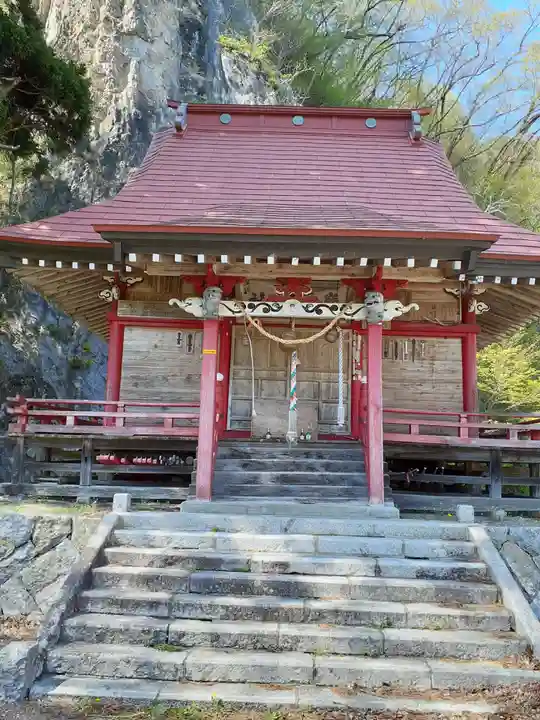 厳竜神社の本殿・本堂