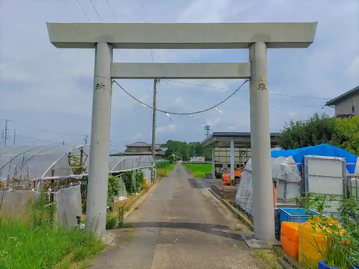 賣夫神社(嫁振)の鳥居