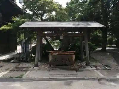八事山 興正寺の手水舎