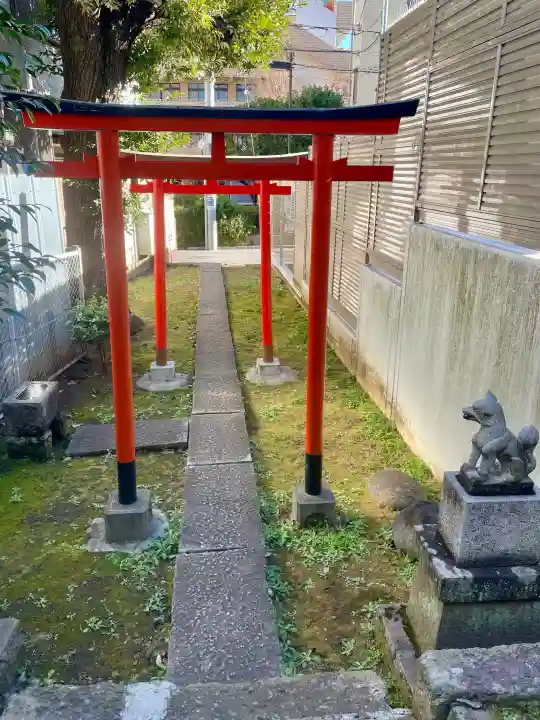 瘡護稲荷大明神の{uncategorized: "未分類", other: "その他", undefined: "問題あり", building: "その他建物", grave: "お墓", sacred_gate: "鳥居", guardian: "狛犬", statue: "像", buddha: "仏像", history: "歴史", nature: "自然", garden: "庭園", animal: "動物", pagoda: "塔", temizu: "手水舎", mountain_gate: "山門・神門", sanctuary: "本殿・本堂", subordinate: "末社・摂社", art: "芸術", scenery: "景色", jizo: "地蔵", ema: "絵馬", goshuin: "御朱印", omikuji: "おみくじ", items: "授与品その他", amulet: "お守り", goshuincho: "御朱印帳", eats: "食事", festival: "お祭り", votive_dance: "神楽", shichigosan: "七五三参", wedding: "結婚式", experience: "体験その他", initially: "初詣", around: "周辺", anti_infection: "感染症対策"}