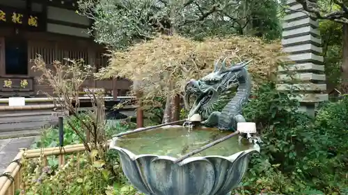 成就院の手水舎