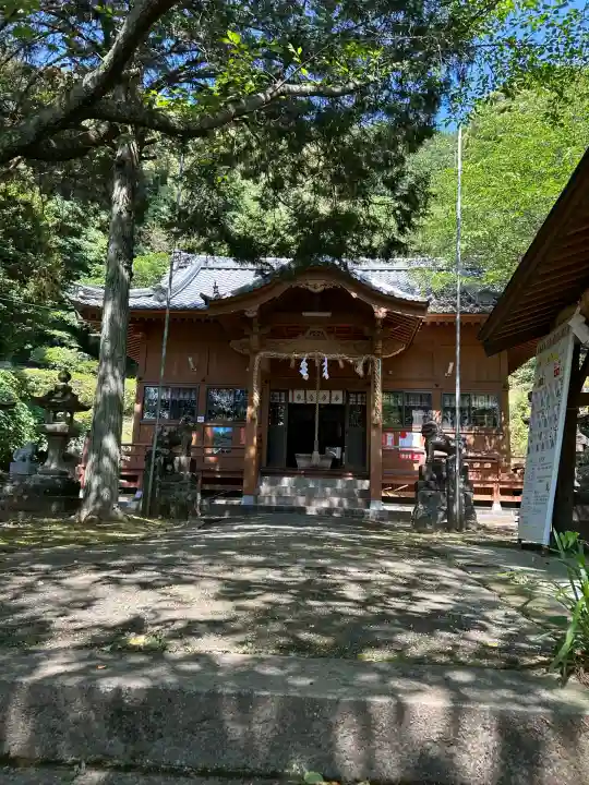 堤雄神社の{uncategorized: "未分類", other: "その他", undefined: "問題あり", building: "その他建物", grave: "お墓", sacred_gate: "鳥居", guardian: "狛犬", statue: "像", buddha: "仏像", history: "歴史", nature: "自然", garden: "庭園", animal: "動物", pagoda: "塔", temizu: "手水舎", mountain_gate: "山門・神門", sanctuary: "本殿・本堂", subordinate: "末社・摂社", art: "芸術", scenery: "景色", jizo: "地蔵", ema: "絵馬", goshuin: "御朱印", omikuji: "おみくじ", items: "授与品その他", amulet: "お守り", goshuincho: "御朱印帳", eats: "食事", festival: "お祭り", votive_dance: "神楽", shichigosan: "七五三参", wedding: "結婚式", experience: "体験その他", initially: "初詣", around: "周辺", anti_infection: "感染症対策"}