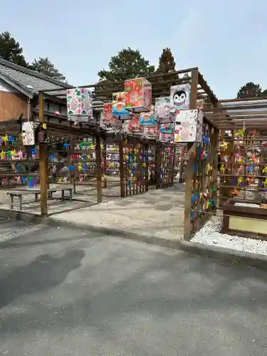 金井神社の{uncategorized: "未分類", other: "その他", undefined: "問題あり", building: "その他建物", grave: "お墓", sacred_gate: "鳥居", guardian: "狛犬", statue: "像", buddha: "仏像", history: "歴史", nature: "自然", garden: "庭園", animal: "動物", pagoda: "塔", temizu: "手水舎", mountain_gate: "山門・神門", sanctuary: "本殿・本堂", subordinate: "末社・摂社", art: "芸術", scenery: "景色", jizo: "地蔵", ema: "絵馬", goshuin: "御朱印", omikuji: "おみくじ", items: "授与品その他", amulet: "お守り", goshuincho: "御朱印帳", eats: "食事", festival: "お祭り", votive_dance: "神楽", shichigosan: "七五三参", wedding: "結婚式", experience: "体験その他", initially: "初詣", around: "周辺", anti_infection: "感染症対策"}