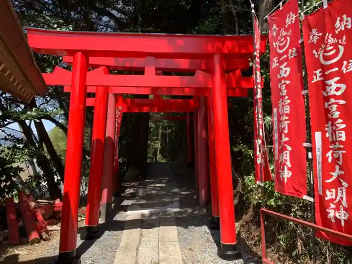 西宮稲荷の鳥居