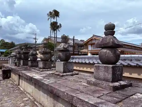 総見院の{uncategorized: "未分類", other: "その他", undefined: "問題あり", building: "その他建物", grave: "お墓", sacred_gate: "鳥居", guardian: "狛犬", statue: "像", buddha: "仏像", history: "歴史", nature: "自然", garden: "庭園", animal: "動物", pagoda: "塔", temizu: "手水舎", mountain_gate: "山門・神門", sanctuary: "本殿・本堂", subordinate: "末社・摂社", art: "芸術", scenery: "景色", jizo: "地蔵", ema: "絵馬", goshuin: "御朱印", omikuji: "おみくじ", items: "授与品その他", amulet: "お守り", goshuincho: "御朱印帳", eats: "食事", festival: "お祭り", votive_dance: "神楽", shichigosan: "七五三参", wedding: "結婚式", experience: "体験その他", initially: "初詣", around: "周辺", anti_infection: "感染症対策"}