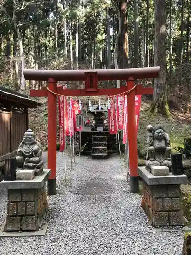 御岩神社の末社・摂社