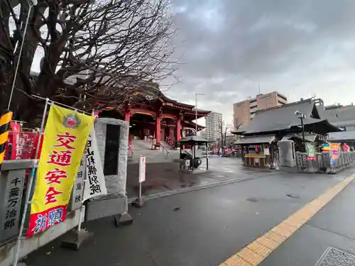 成田山札幌別院新栄寺の山門