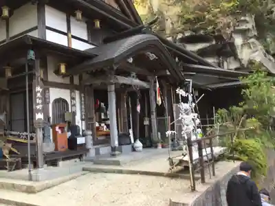 宝珠山 立石寺の本殿・本堂