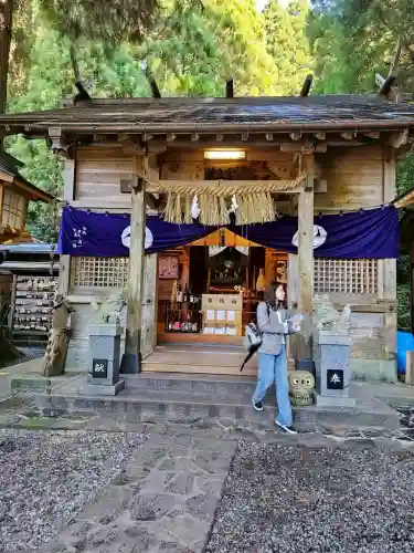 荒立神社の{uncategorized: "未分類", other: "その他", undefined: "問題あり", building: "その他建物", grave: "お墓", sacred_gate: "鳥居", guardian: "狛犬", statue: "像", buddha: "仏像", history: "歴史", nature: "自然", garden: "庭園", animal: "動物", pagoda: "塔", temizu: "手水舎", mountain_gate: "山門・神門", sanctuary: "本殿・本堂", subordinate: "末社・摂社", art: "芸術", scenery: "景色", jizo: "地蔵", ema: "絵馬", goshuin: "御朱印", omikuji: "おみくじ", items: "授与品その他", amulet: "お守り", goshuincho: "御朱印帳", eats: "食事", festival: "お祭り", votive_dance: "神楽", shichigosan: "七五三参", wedding: "結婚式", experience: "体験その他", initially: "初詣", around: "周辺", anti_infection: "感染症対策"}