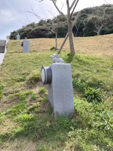 白兎神社の{uncategorized: "未分類", other: "その他", undefined: "問題あり", building: "その他建物", grave: "お墓", sacred_gate: "鳥居", guardian: "狛犬", statue: "像", buddha: "仏像", history: "歴史", nature: "自然", garden: "庭園", animal: "動物", pagoda: "塔", temizu: "手水舎", mountain_gate: "山門・神門", sanctuary: "本殿・本堂", subordinate: "末社・摂社", art: "芸術", scenery: "景色", jizo: "地蔵", ema: "絵馬", goshuin: "御朱印", omikuji: "おみくじ", items: "授与品その他", amulet: "お守り", goshuincho: "御朱印帳", eats: "食事", festival: "お祭り", votive_dance: "神楽", shichigosan: "七五三参", wedding: "結婚式", experience: "体験その他", initially: "初詣", around: "周辺", anti_infection: "感染症対策"}