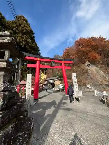 中之嶽神社の{uncategorized: "未分類", other: "その他", undefined: "問題あり", building: "その他建物", grave: "お墓", sacred_gate: "鳥居", guardian: "狛犬", statue: "像", buddha: "仏像", history: "歴史", nature: "自然", garden: "庭園", animal: "動物", pagoda: "塔", temizu: "手水舎", mountain_gate: "山門・神門", sanctuary: "本殿・本堂", subordinate: "末社・摂社", art: "芸術", scenery: "景色", jizo: "地蔵", ema: "絵馬", goshuin: "御朱印", omikuji: "おみくじ", items: "授与品その他", amulet: "お守り", goshuincho: "御朱印帳", eats: "食事", festival: "お祭り", votive_dance: "神楽", shichigosan: "七五三参", wedding: "結婚式", experience: "体験その他", initially: "初詣", around: "周辺", anti_infection: "感染症対策"}