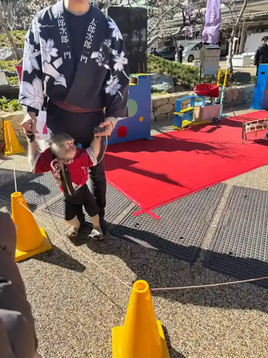 湯島天満宮の{uncategorized: "未分類", other: "その他", undefined: "問題あり", building: "その他建物", grave: "お墓", sacred_gate: "鳥居", guardian: "狛犬", statue: "像", buddha: "仏像", history: "歴史", nature: "自然", garden: "庭園", animal: "動物", pagoda: "塔", temizu: "手水舎", mountain_gate: "山門・神門", sanctuary: "本殿・本堂", subordinate: "末社・摂社", art: "芸術", scenery: "景色", jizo: "地蔵", ema: "絵馬", goshuin: "御朱印", omikuji: "おみくじ", items: "授与品その他", amulet: "お守り", goshuincho: "御朱印帳", eats: "食事", festival: "お祭り", votive_dance: "神楽", shichigosan: "七五三参", wedding: "結婚式", experience: "体験その他", initially: "初詣", around: "周辺", anti_infection: "感染症対策"}