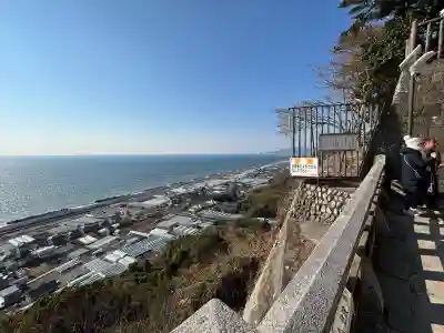 久能山東照宮の{uncategorized: "未分類", other: "その他", undefined: "問題あり", building: "その他建物", grave: "お墓", sacred_gate: "鳥居", guardian: "狛犬", statue: "像", buddha: "仏像", history: "歴史", nature: "自然", garden: "庭園", animal: "動物", pagoda: "塔", temizu: "手水舎", mountain_gate: "山門・神門", sanctuary: "本殿・本堂", subordinate: "末社・摂社", art: "芸術", scenery: "景色", jizo: "地蔵", ema: "絵馬", goshuin: "御朱印", omikuji: "おみくじ", items: "授与品その他", amulet: "お守り", goshuincho: "御朱印帳", eats: "食事", festival: "お祭り", votive_dance: "神楽", shichigosan: "七五三参", wedding: "結婚式", experience: "体験その他", initially: "初詣", around: "周辺", anti_infection: "感染症対策"}