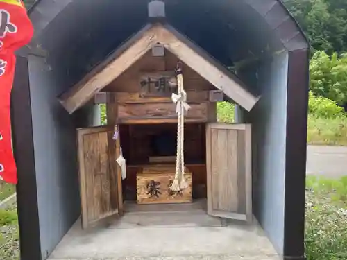 トンネル神社の本殿