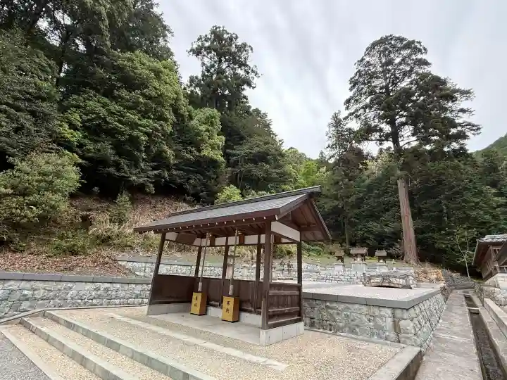 安志加茂神社の{uncategorized: "未分類", other: "その他", undefined: "問題あり", building: "その他建物", grave: "お墓", sacred_gate: "鳥居", guardian: "狛犬", statue: "像", buddha: "仏像", history: "歴史", nature: "自然", garden: "庭園", animal: "動物", pagoda: "塔", temizu: "手水舎", mountain_gate: "山門・神門", sanctuary: "本殿・本堂", subordinate: "末社・摂社", art: "芸術", scenery: "景色", jizo: "地蔵", ema: "絵馬", goshuin: "御朱印", omikuji: "おみくじ", items: "授与品その他", amulet: "お守り", goshuincho: "御朱印帳", eats: "食事", festival: "お祭り", votive_dance: "神楽", shichigosan: "七五三参", wedding: "結婚式", experience: "体験その他", initially: "初詣", around: "周辺", anti_infection: "感染症対策"}