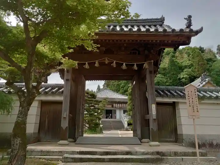 観音寺の山門・神門