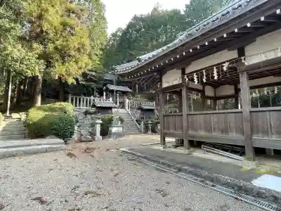 諏訪神社の{uncategorized: "未分類", other: "その他", undefined: "問題あり", building: "その他建物", grave: "お墓", sacred_gate: "鳥居", guardian: "狛犬", statue: "像", buddha: "仏像", history: "歴史", nature: "自然", garden: "庭園", animal: "動物", pagoda: "塔", temizu: "手水舎", mountain_gate: "山門・神門", sanctuary: "本殿・本堂", subordinate: "末社・摂社", art: "芸術", scenery: "景色", jizo: "地蔵", ema: "絵馬", goshuin: "御朱印", omikuji: "おみくじ", items: "授与品その他", amulet: "お守り", goshuincho: "御朱印帳", eats: "食事", festival: "お祭り", votive_dance: "神楽", shichigosan: "七五三参", wedding: "結婚式", experience: "体験その他", initially: "初詣", around: "周辺", anti_infection: "感染症対策"}