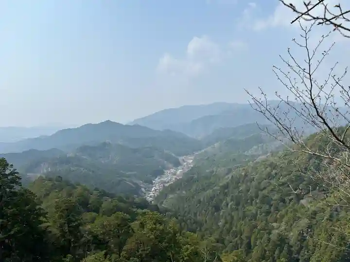 鳳来山東照宮の{uncategorized: "未分類", other: "その他", undefined: "問題あり", building: "その他建物", grave: "お墓", sacred_gate: "鳥居", guardian: "狛犬", statue: "像", buddha: "仏像", history: "歴史", nature: "自然", garden: "庭園", animal: "動物", pagoda: "塔", temizu: "手水舎", mountain_gate: "山門・神門", sanctuary: "本殿・本堂", subordinate: "末社・摂社", art: "芸術", scenery: "景色", jizo: "地蔵", ema: "絵馬", goshuin: "御朱印", omikuji: "おみくじ", items: "授与品その他", amulet: "お守り", goshuincho: "御朱印帳", eats: "食事", festival: "お祭り", votive_dance: "神楽", shichigosan: "七五三参", wedding: "結婚式", experience: "体験その他", initially: "初詣", around: "周辺", anti_infection: "感染症対策"}