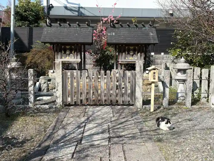 西梅津神明社の{uncategorized: "未分類", other: "その他", undefined: "問題あり", building: "その他建物", grave: "お墓", sacred_gate: "鳥居", guardian: "狛犬", statue: "像", buddha: "仏像", history: "歴史", nature: "自然", garden: "庭園", animal: "動物", pagoda: "塔", temizu: "手水舎", mountain_gate: "山門・神門", sanctuary: "本殿・本堂", subordinate: "末社・摂社", art: "芸術", scenery: "景色", jizo: "地蔵", ema: "絵馬", goshuin: "御朱印", omikuji: "おみくじ", items: "授与品その他", amulet: "お守り", goshuincho: "御朱印帳", eats: "食事", festival: "お祭り", votive_dance: "神楽", shichigosan: "七五三参", wedding: "結婚式", experience: "体験その他", initially: "初詣", around: "周辺", anti_infection: "感染症対策"}