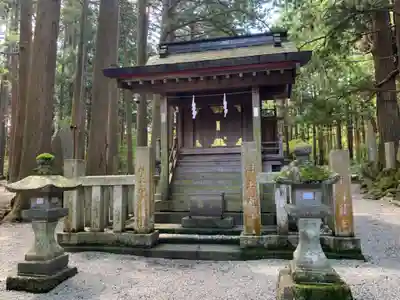 北口本宮冨士浅間神社の末社・摂社