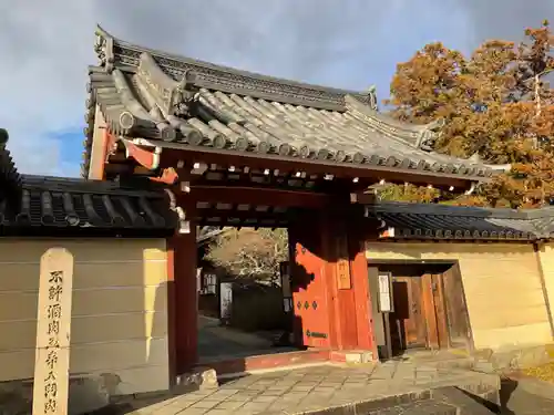 法華寺の山門