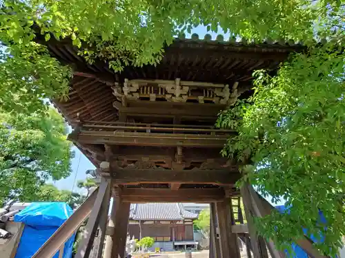 蓮花寺の山門