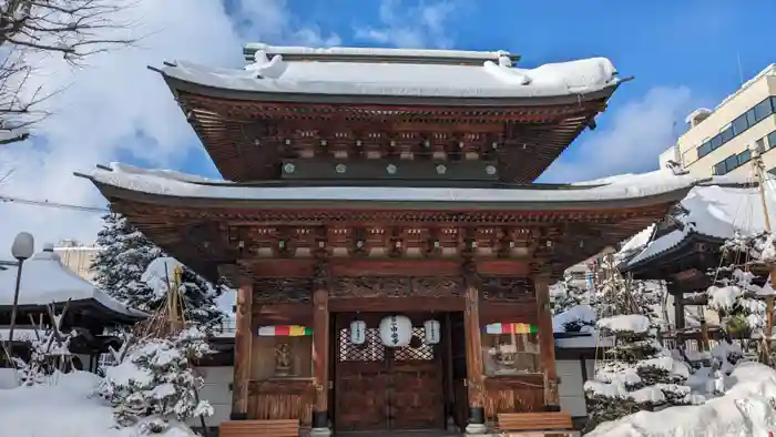 中央寺の山門