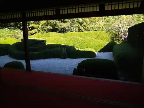 大池寺の庭園