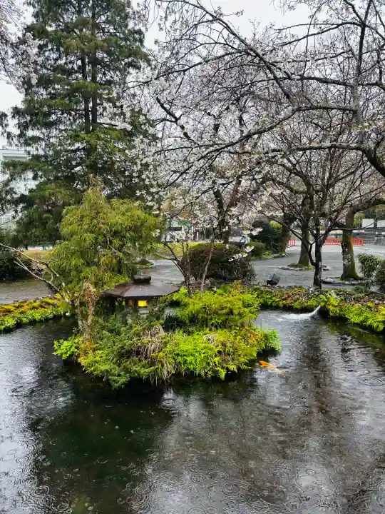 富士山本宮浅間大社の{uncategorized: "未分類", other: "その他", undefined: "問題あり", building: "その他建物", grave: "お墓", sacred_gate: "鳥居", guardian: "狛犬", statue: "像", buddha: "仏像", history: "歴史", nature: "自然", garden: "庭園", animal: "動物", pagoda: "塔", temizu: "手水舎", mountain_gate: "山門・神門", sanctuary: "本殿・本堂", subordinate: "末社・摂社", art: "芸術", scenery: "景色", jizo: "地蔵", ema: "絵馬", goshuin: "御朱印", omikuji: "おみくじ", items: "授与品その他", amulet: "お守り", goshuincho: "御朱印帳", eats: "食事", festival: "お祭り", votive_dance: "神楽", shichigosan: "七五三参", wedding: "結婚式", experience: "体験その他", initially: "初詣", around: "周辺", anti_infection: "感染症対策"}