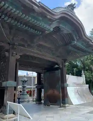 豊川閣　妙厳寺の山門・神門